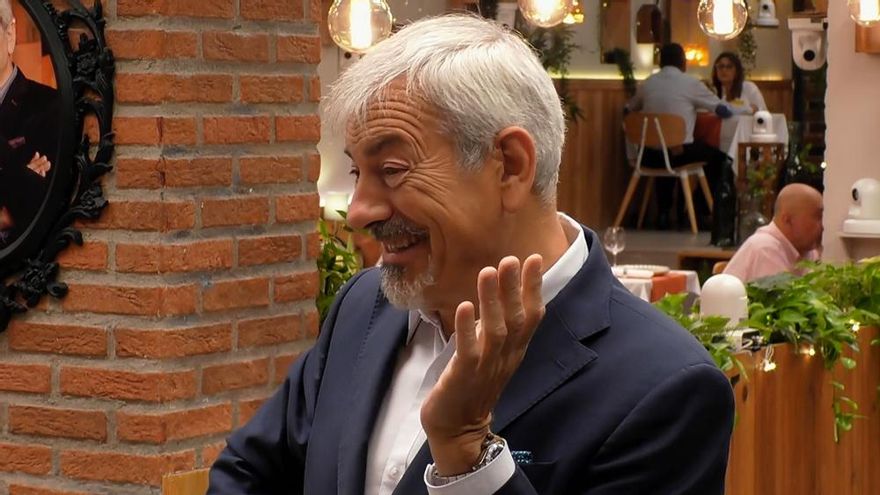 Ataque de risa irreprimible de Sobera en 'First Dates' ante un soltero taiwanés que habló el idioma de las "tonterías"