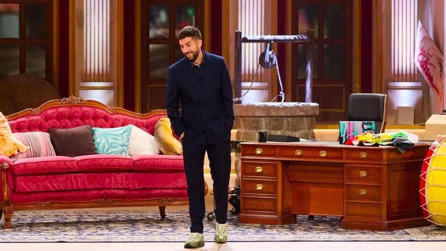 'La Revuelta' vuelve a RTVE con guiños de Broncano a 'El Hormiguero' y una novedad importante: "Por fin hay una mujer trabajando aquí"