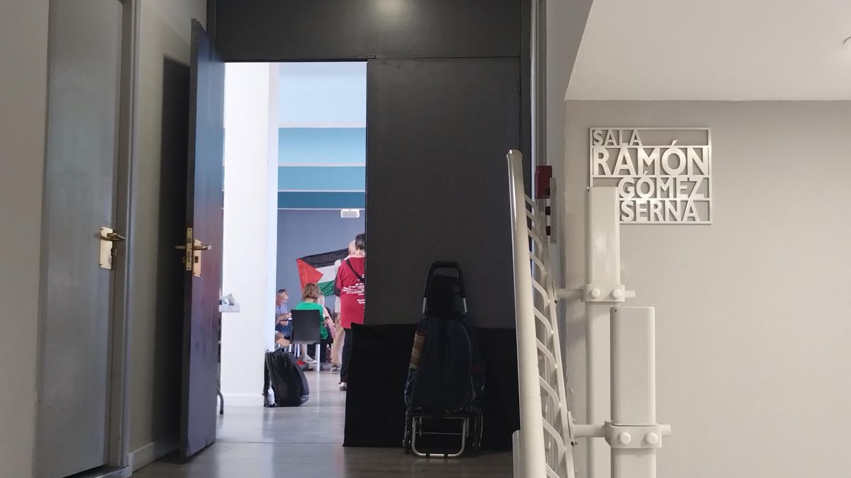 Puerta de entrada al espacio que ocupa el encierro por Palestina del Círculo