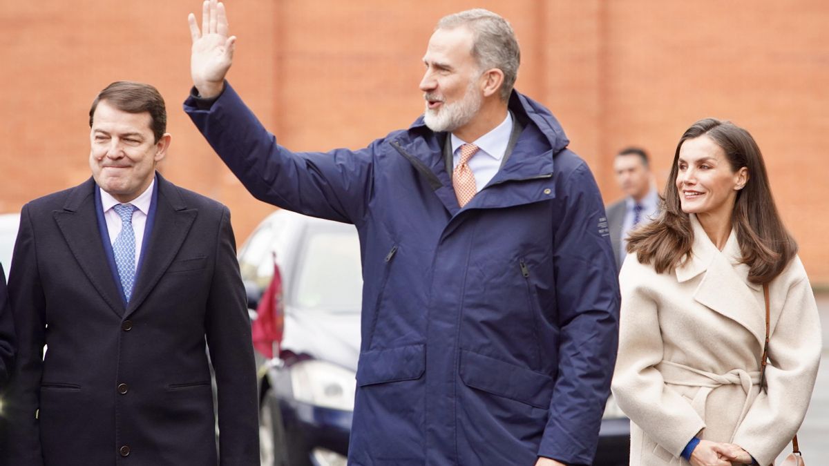 Los reyes visitan el colegio Gumersindo Azcárate de León para reconocer su labor educativa