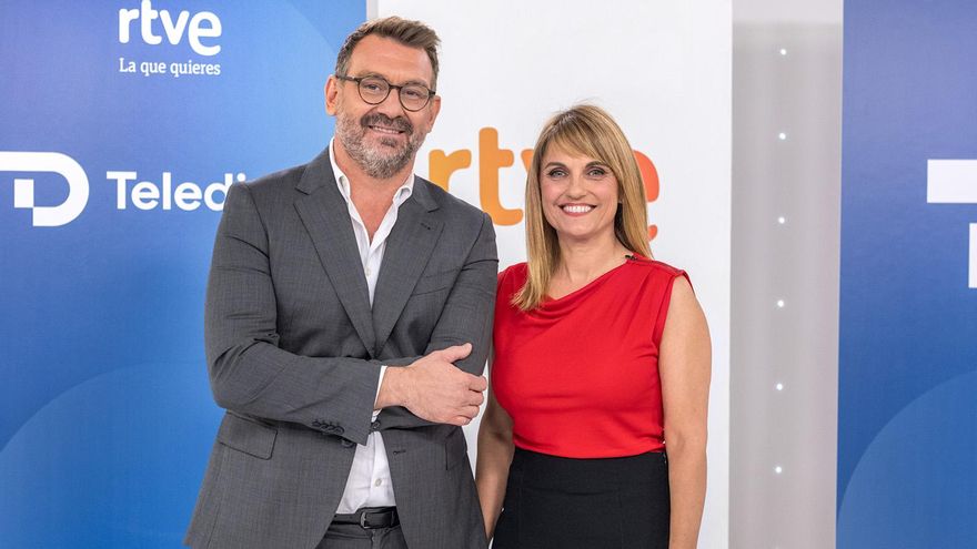 Marc Sala y Lourdes Maldonado, presentadores de los Telediarios de Fin de Semana