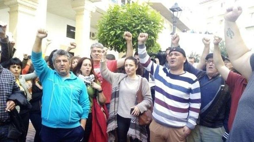 Andrés Bódalo se despide de su familia antes de ser trasladado por la Policía a prisión