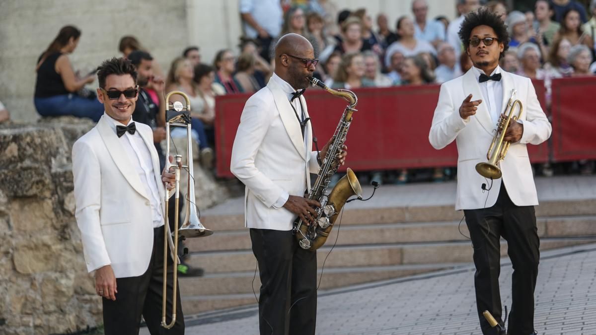 Desfile de Silbon en el Puente Romano