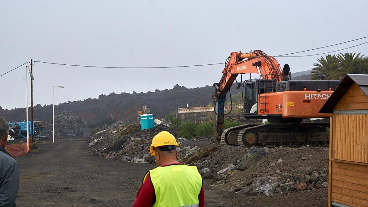 La carretera que atraviesa el volcán: la LP-2, cuatro años después del Tajogaite