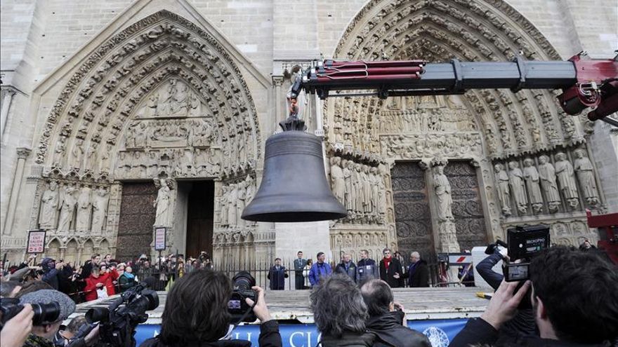 La catedral de Notre-Dame de París recibe sus nueve campanas nuevas