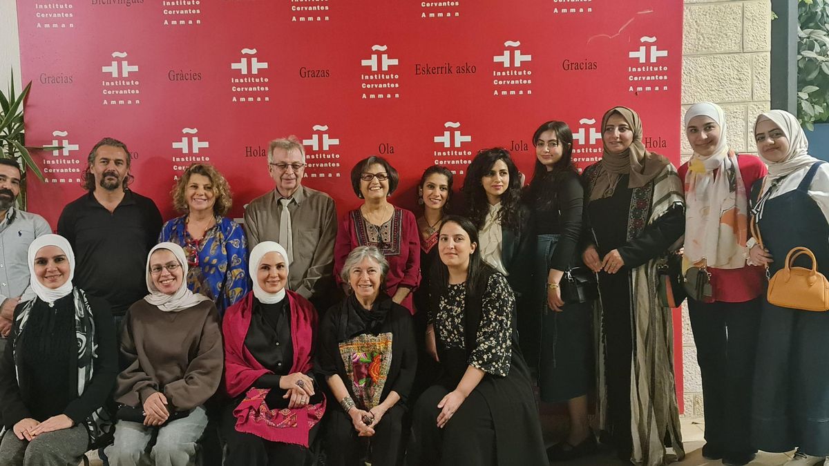 Suleiman, Ateca y Soler, con los artistas jordanos de 'Grabadores por la Paz'.