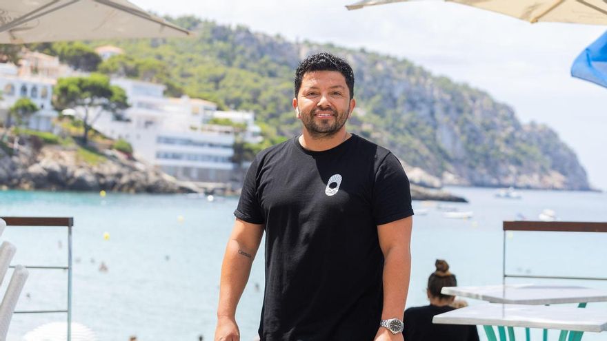 La febre per l'eclipsi dispara les reserves a bars, hotels i 'beach clubs' de Mallorca: "Ens truquen des d'Indonèsia"