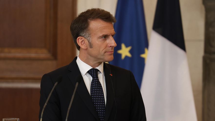El presidente francés, Emmanuel Macron, este sábado en Atenas. EFE/EPA/GEORGE VITSARAS