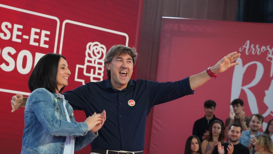 La secretaria de Organización del PSOE, Rebeca Torró, y el secretario general de PSE-EE, Eneko Andueza