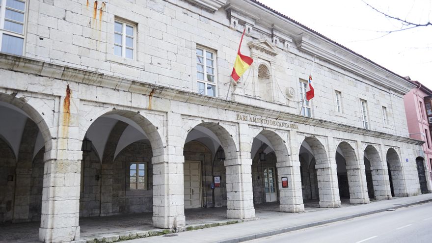 Exterior del Parlamento de Cantabria