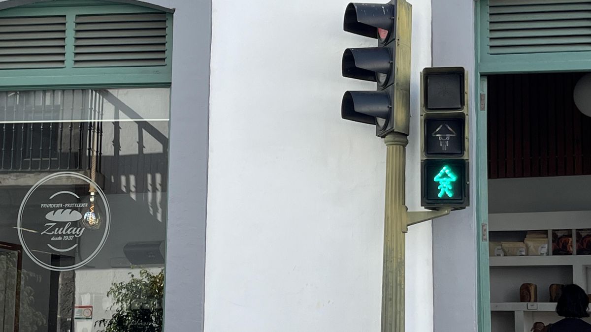 El ‘enano’ lustral se instala en los semáforos de Santa Cruz de La Palma