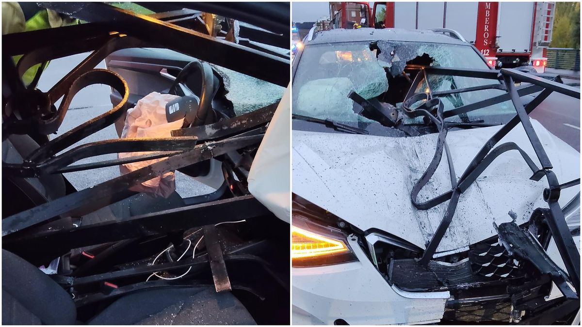 La valla atravesó el coche que se estrelló en la avenida Fernández Ladreda a la altura del estadio de fútbol.