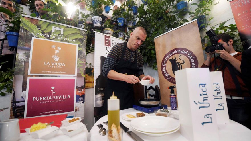 Cuarenta chefs preparan una cena navideña para mil personas sin recursos