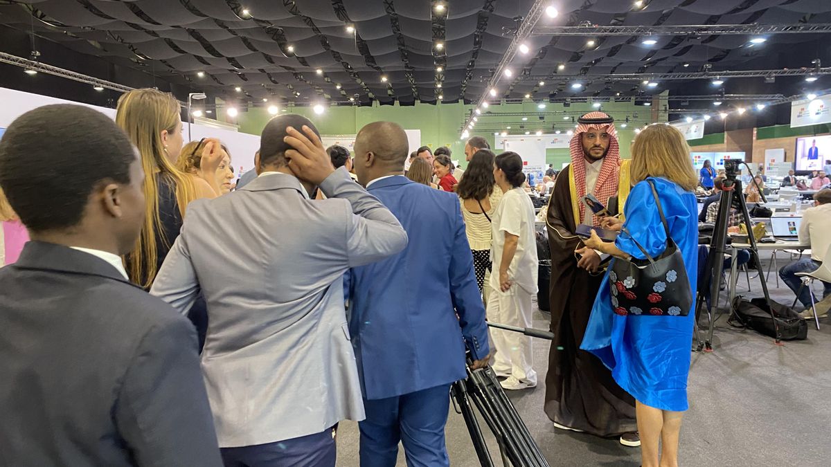 Ambiente en la zona de Prensa de la Conferencia de Financiación al Desarrollo de Sevilla.