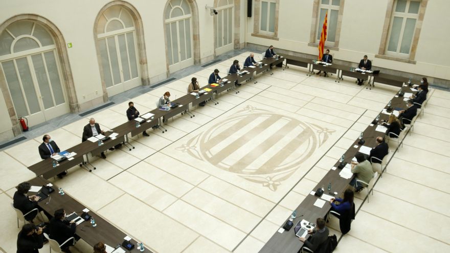 Representantes de los partidos, el Govern y autoridades sanitarias se reúnen en el Parlament en diciembre pasado