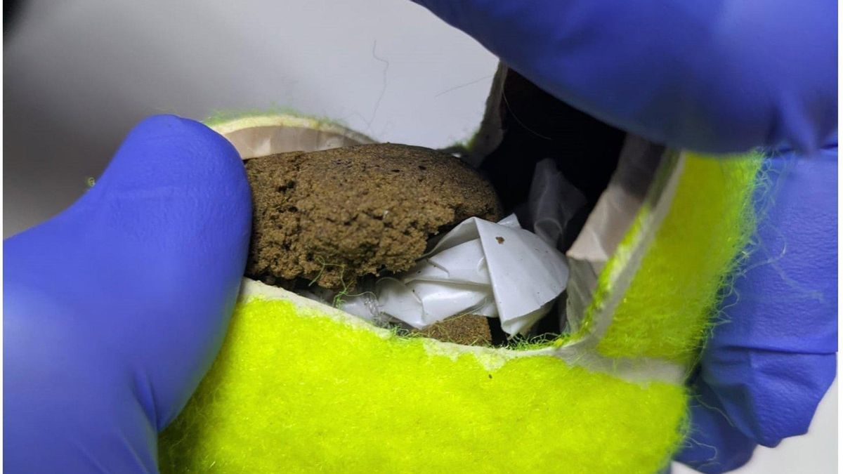 La Guardia Civil detiene a un hombre sorprendido mientras lanzaba droga al interior de una prisión en Tenerife