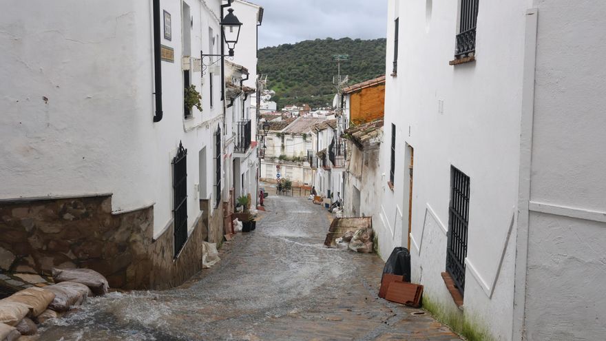 A passagem da tempestade Oriana resultou no envio de mensagens Es-Alert para 22 municípios de Cádiz, Málaga e Sevilha.
