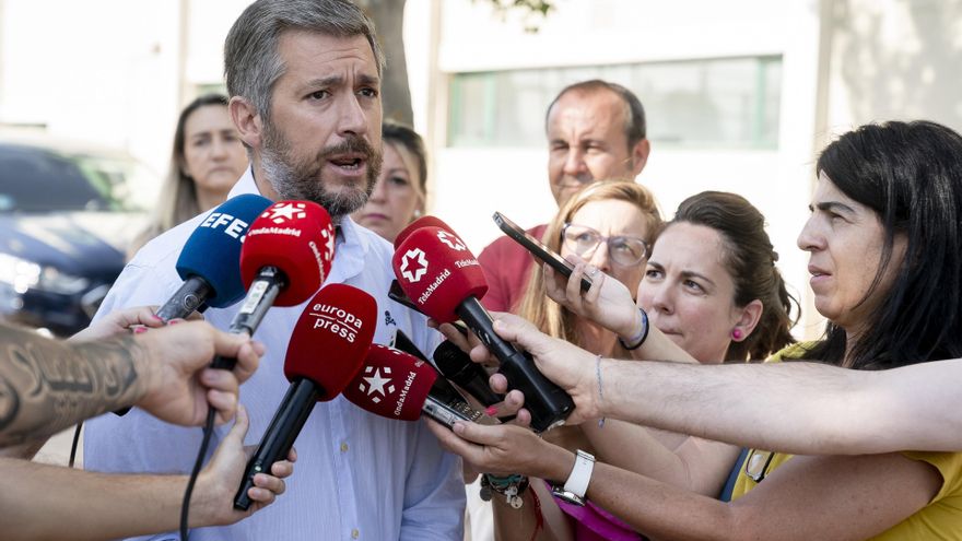 Archivo - El consejero de Presidencia, Justicia y Administración Local de la Comunidad de Madrid, Miguel Ángel García Martín, atiende a los medios de comunicación durante su visita al Puesto de Mando Avanzado (PMA)