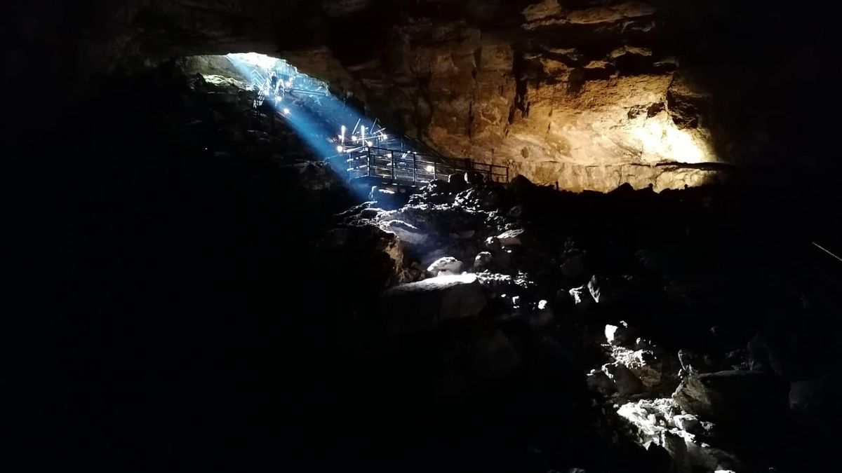 Los colgantes de esteatita de la cueva de El Pendo protagonizan este martes el ciclo 'La pieza del mes' del MUPAC