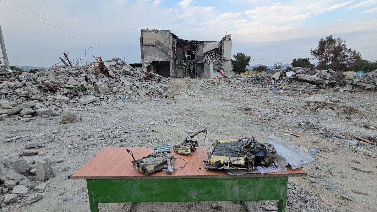 Los restos del misil Tomahawk estadounidense que impactó en una escuela de niñas en la ciudad de Minab, en el sur de Irán, según una imagen facilitada por el régimen.