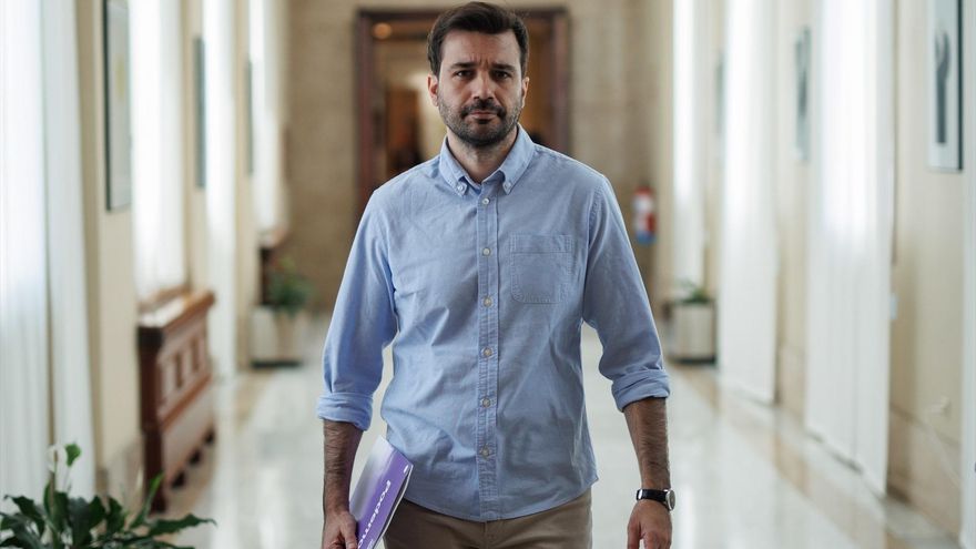 El portavoz de Podemos en el Congreso, Javier Sánchez Serna, a su llegada a una reunión de la Junta de Portavoces, en el Congreso de los Diputados.