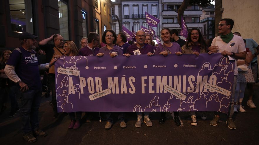 Manifestación por el 8M en Gran Canaria.(Pancarta de Podemos)
