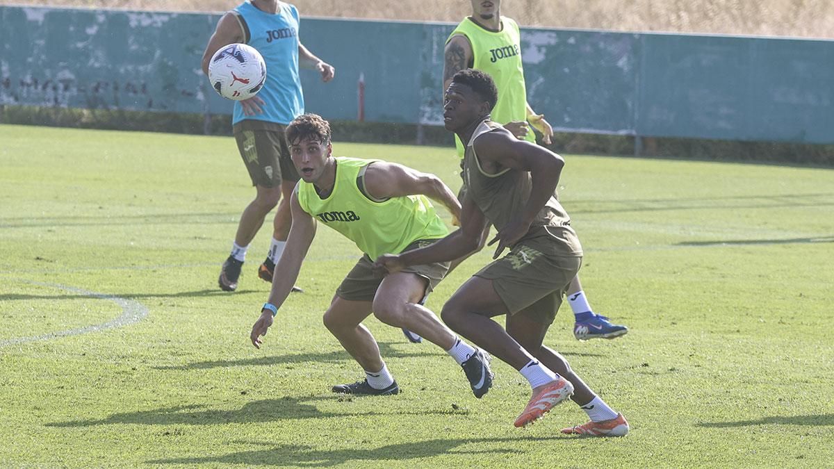 Entrenamiento del pretemporada del Córdoba CF a puerta abierta