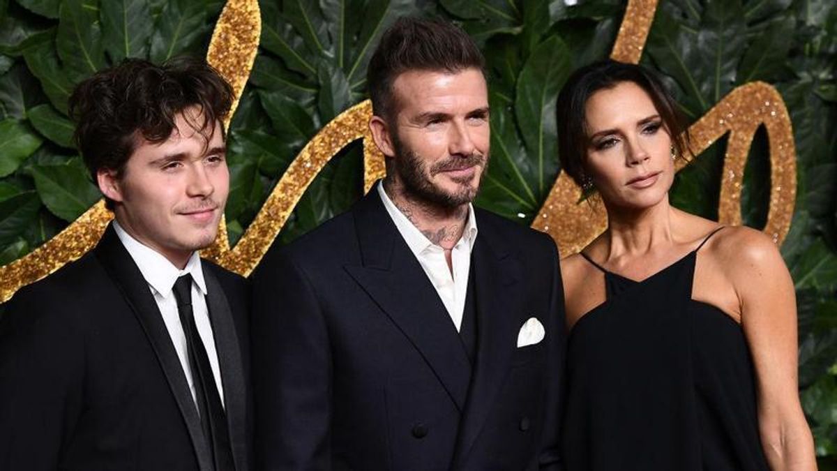 Brooklyn, David y Victoria Beckham en 2018.