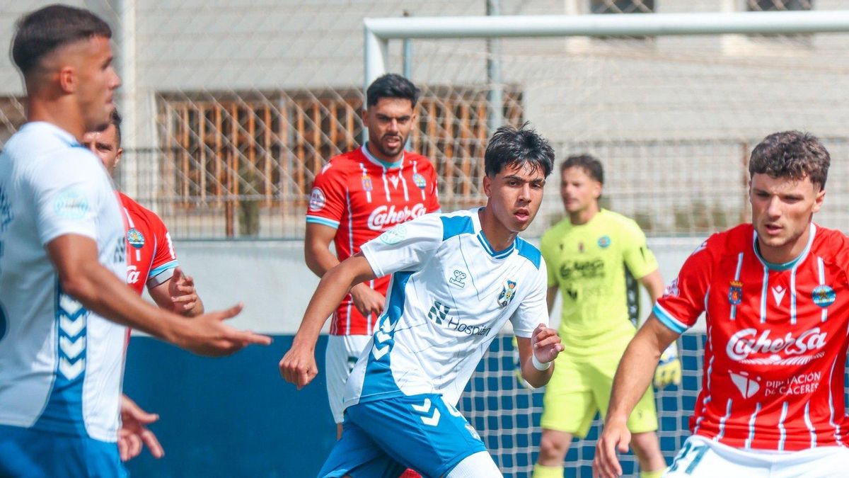 El Tenerife B golea al Coria para seguir soñando