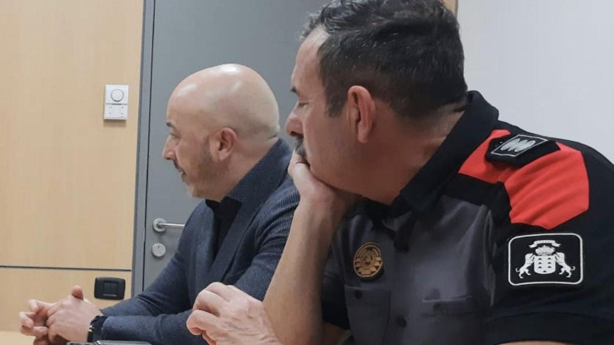 El director general de Seguridad del Gobierno de Canarias, David del Pino Franquet, y el jefe de la Policía Canaria, Antonio Almenara.