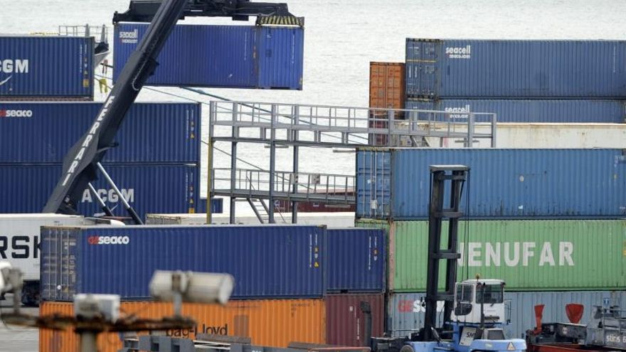 El déficit comercial de EE.UU. alcanza un récord en 10 años pese a Trump