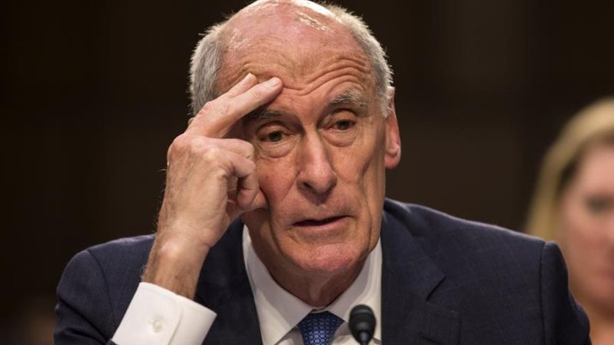 Trump se plantea reemplazar al jefe de Inteligencia de EE.UU.