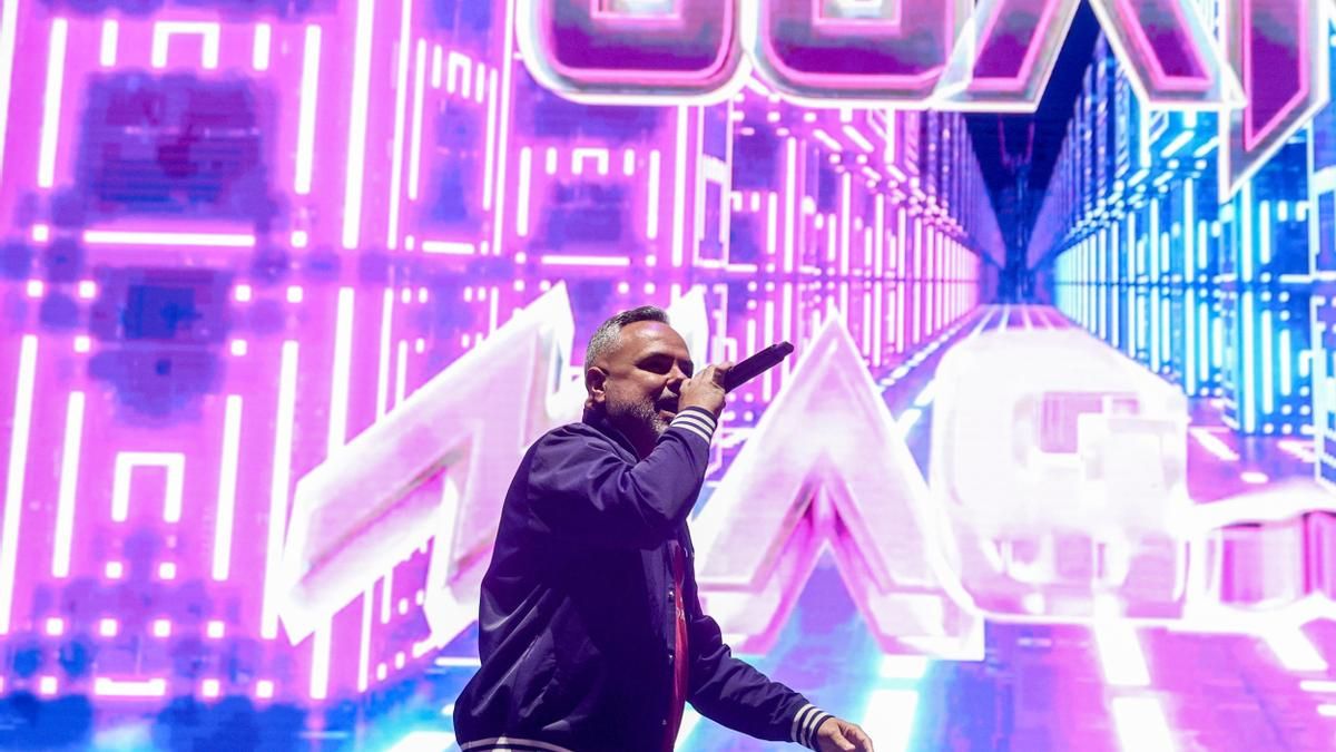 El artista Juan Magán en el concierto ‘Locos por la Música’, en el Estadio Santiago Bernabéu, a 26 de abril de 2024, en Madrid (España)