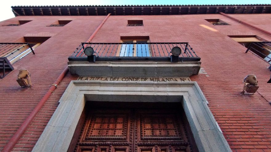 Entrada al Palacio del Conde de Miranda