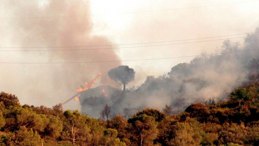 Sigue activo incendio de Castellví de Rosanes tras quemar unas 200 hectáreas