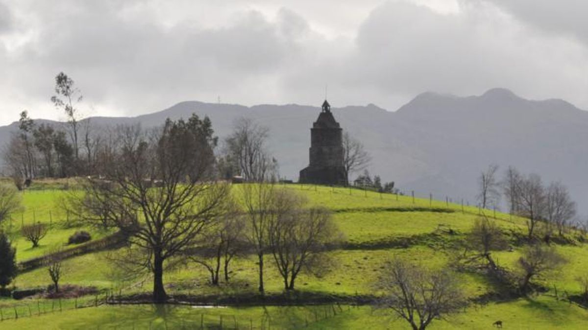 Cultura retoma el proceso para que la Torre del Reloj de Limpias sea Bien de Interés Local