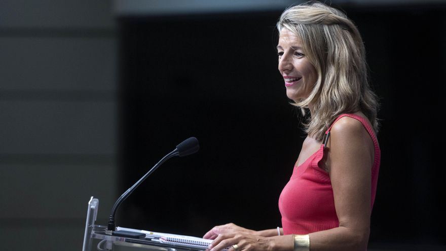 La vicepresidenta segunda del Gobierno y ministra de Trabajo y Economía Social, Yolanda Díaz, comparece en rueda de prensa, en la sede del Ministerio, a 31 de agosto de 2022, en Madrid (España).