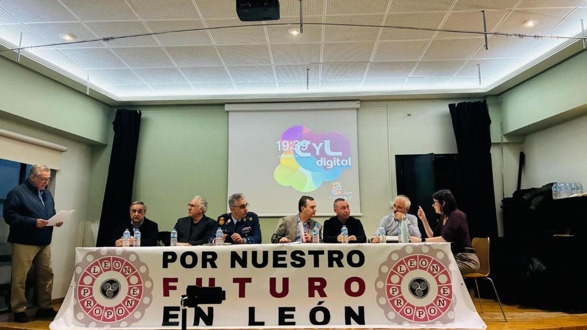El futuro civil del aeropuerto de León pasa por escuchar a Defensa: tanto aumentar vuelos como mover mercancías