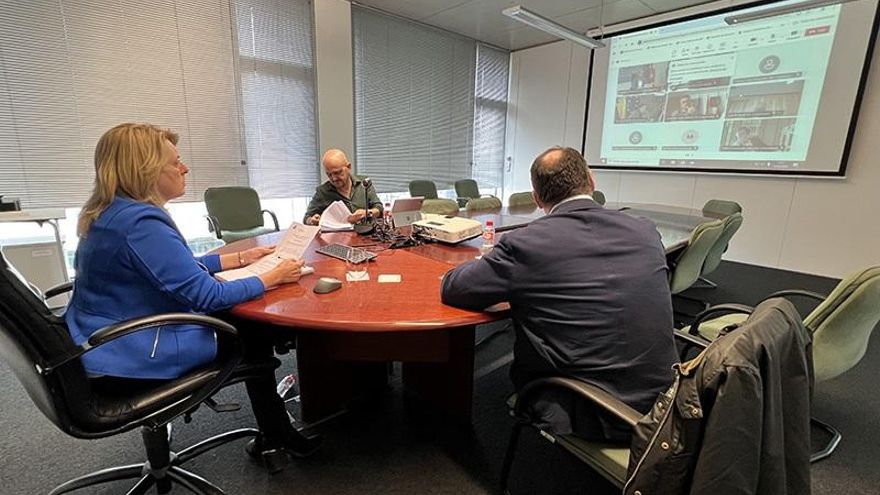 La consejera de Desarrollo Rural, María Jesús Susinos, participa por videoconferencia en la Conferencia Sectorial de Medio Ambiente junto a Ángel Serdio