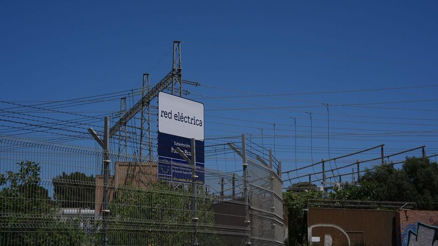 La factura de luz sube por los servicios de ajuste tras apagón en un mayo de bajos precios