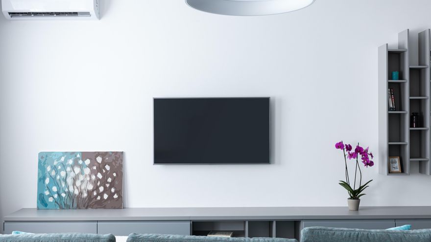 Tres modelos de soporte para colocar un televisor en la pared