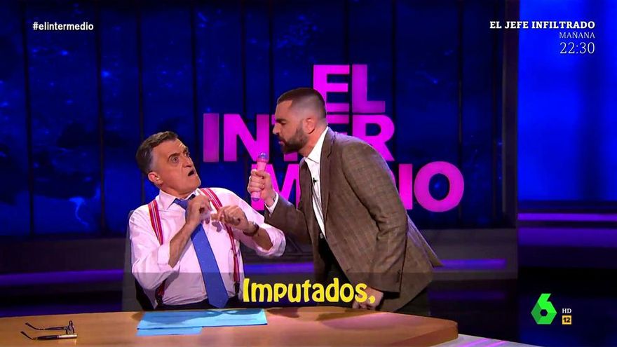 Dani Mateo parodia 'Escondidos' tras la imputación de Cospedal y su marido: "Los Bisbal y Chenoa de la corrupción"