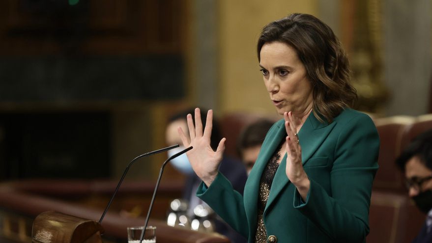 La portavoz parlamentaria del PP, Cuca Gamarra, interviene en una sesión plenaria en el Congreso de los Diputados, a 3 de febrero de 2022