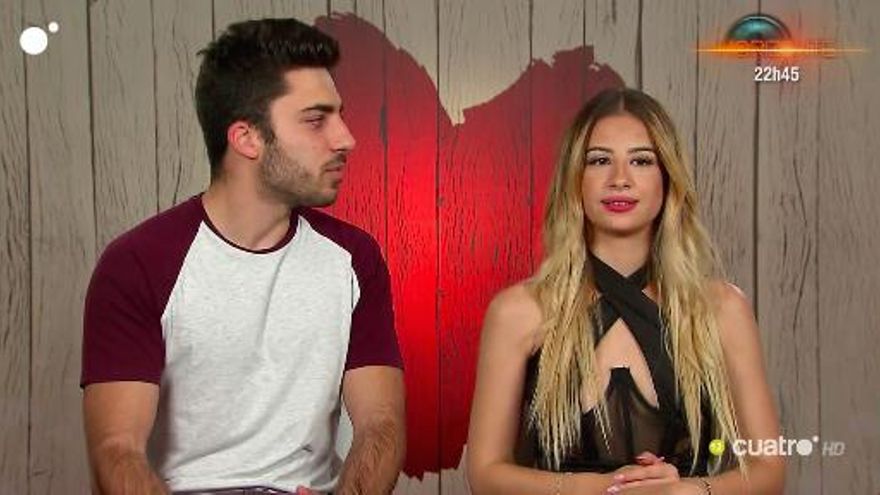 "Revisar el móvil" y otras normas que una soltera de 'First Dates' confesó imponer a sus parejas
