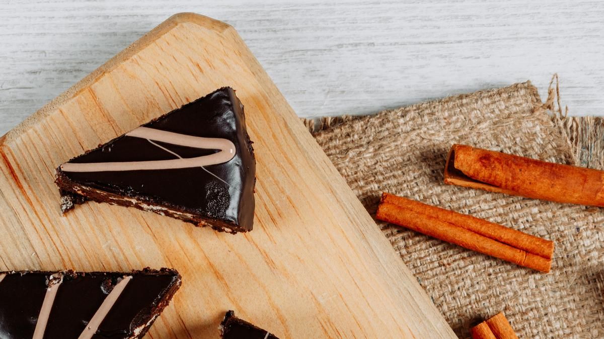 Tarta de la abuela con bizcocho de soletilla y chocolate