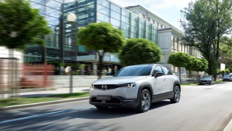 Mazda inicia en Japón la producción de su primer eléctrico, el MX-30