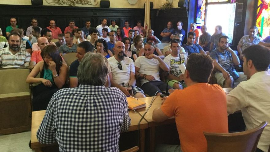 Reunión entre trabajadores de Embutidos Rodríguez con Robher Asesores y el Ayuntamiento de Astorga.