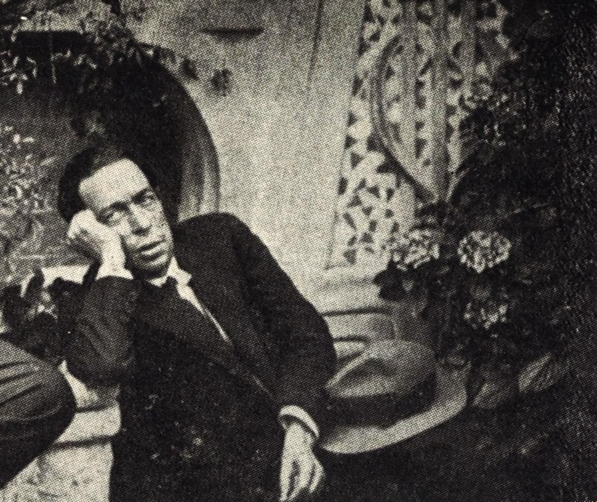 Una imagen de José Sánchez Rojas en un patio salmantino.