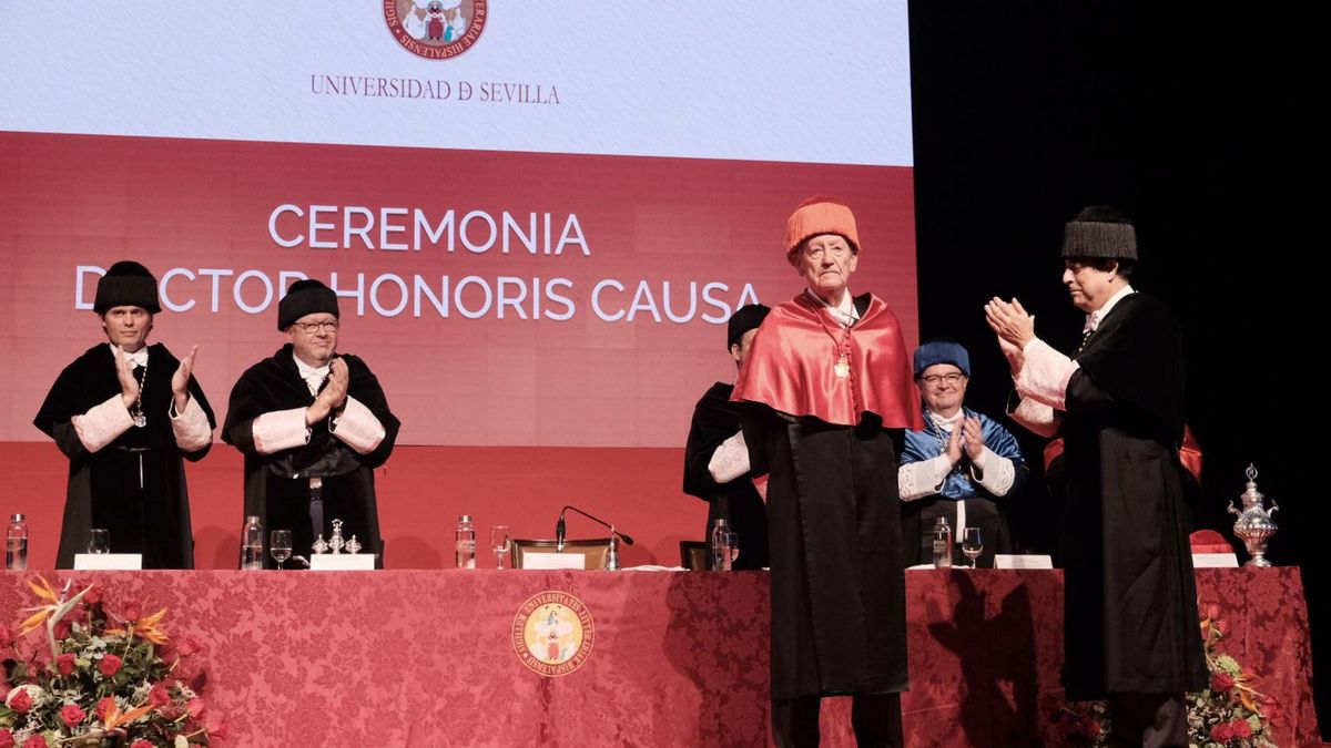 Acto de investidura como Honoris Causa de la Universidad de Sevilla de Rafael Escuredo.