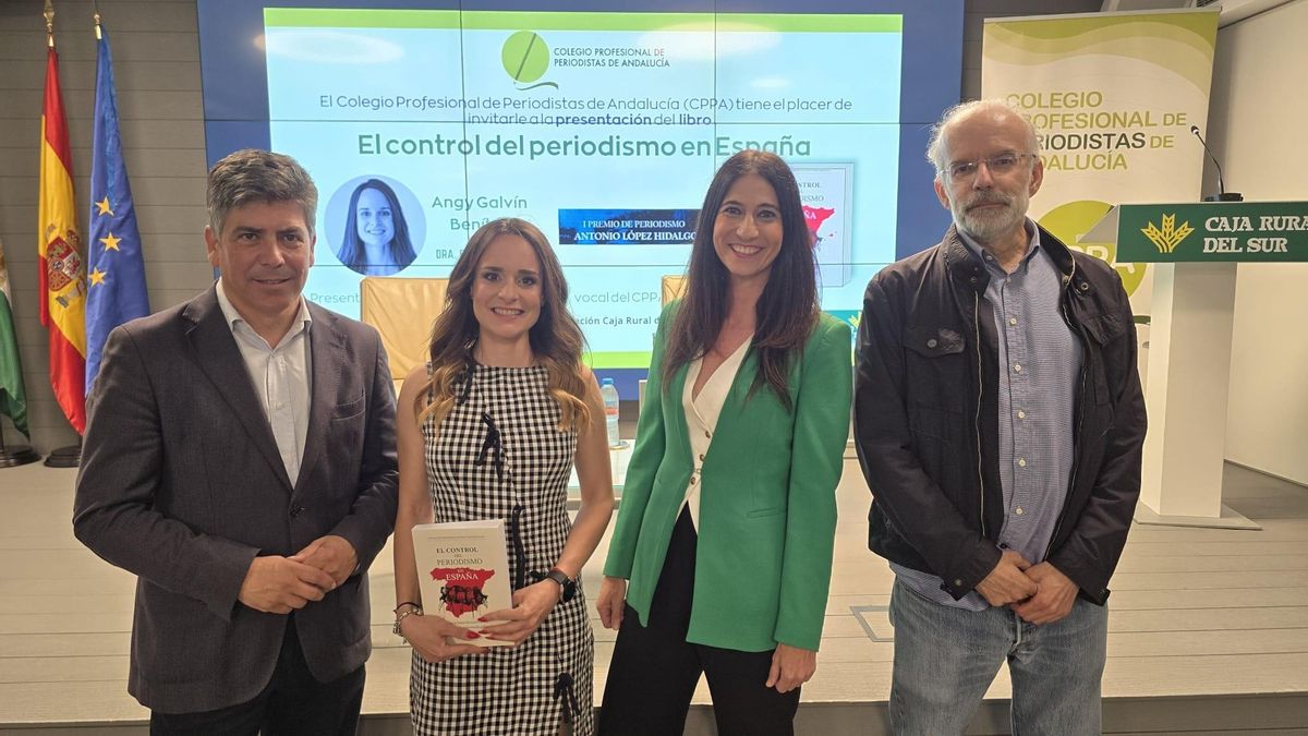 Angy Galvín presenta su libro en Sevilla: "Las coberturas periodísticas en campaña electoral deben seguir criterios profesionales"